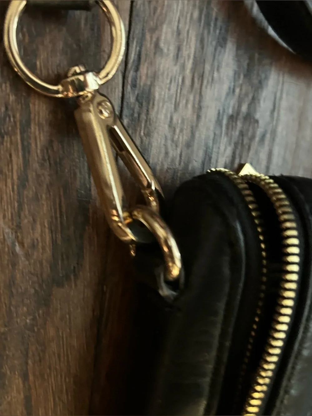 G.I.L.I. Gili Halo got it love it Halo BLACK Leather Crossbody